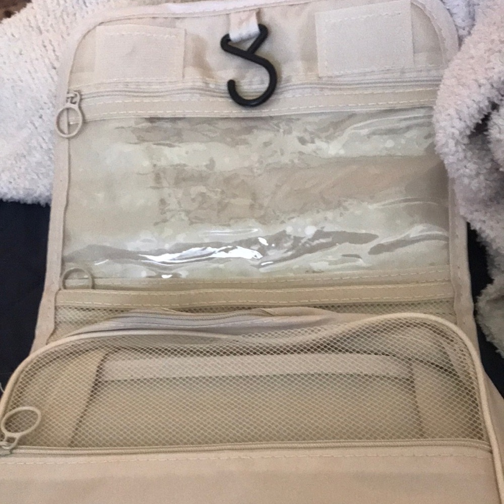 Compact Cream Travel Organizer Pouch - Picture 3 of 9
